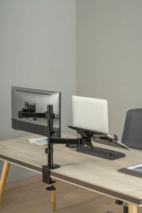 Gembird MA-DA-03 Soporte de Escritorio con Brazo para Monitor de 32'' y Bandeja para Portátil