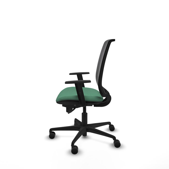 Silla de oficina Alares con mecanismo Sincro tapizada con Tela color Verde esmeralda y malla color Negro. Equipada con lumbar 1D, Brazos 1D y Ruedas 65mm nailon