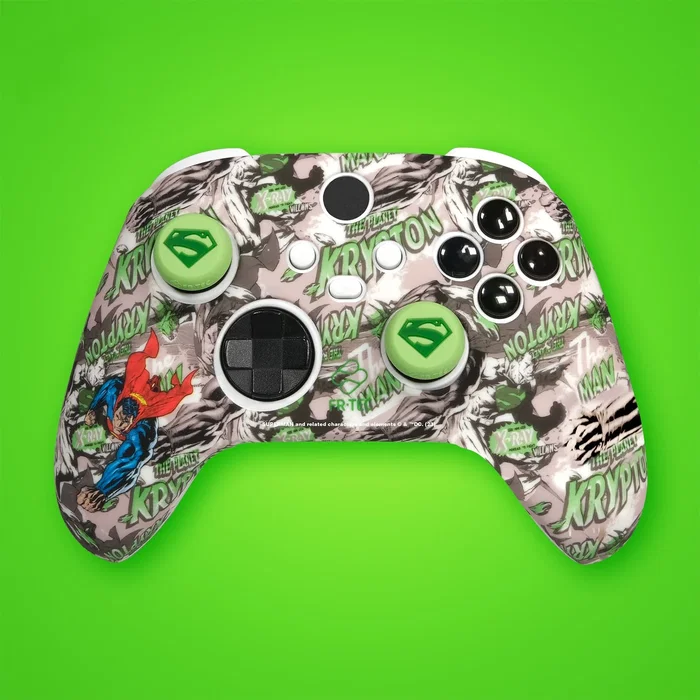 BLADE Gaming Funda de Silicona y Grips con Diseño Superman para Mando de Xbox Series X/S - SUPXBCK - Protección y Mejor Agarre BLADE Gaming Funda de Silicona y Grips con Diseño Superman para Mando de Xbox Series X/S - SUPXBCK - Protección y Mejor Agarre