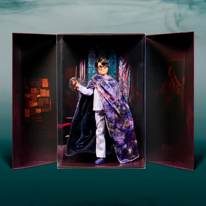 Mattel Harry Potter Hnd81 Muñeco Coleccionable Edición Centenario Warner Bros Harry Potter Pijama Rayas y Capa Invisibilidad 25cm