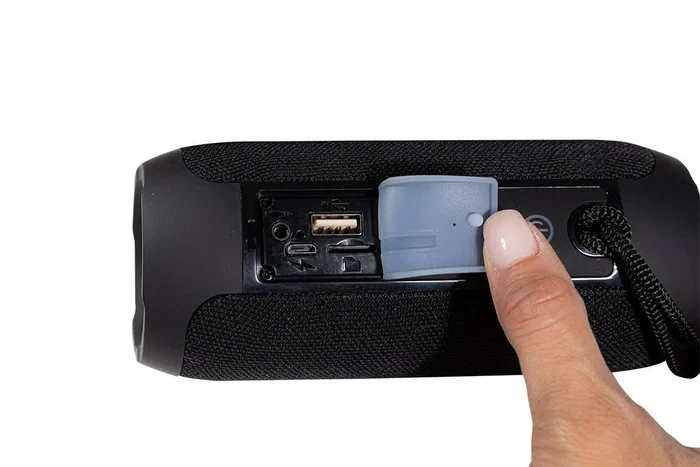 Trevi XR 84 Plus Altavoz Portátil Bluetooth 5W Negro con Radio FM, Lectura MicroSD, Micrófono y Batería Litio