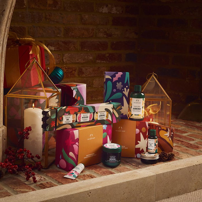 The Body Shop British Rose Set de Regalo - Gel Ducha 250ml, Yogurt Corporal 200ml, Crema Manos 30ml - Fragancia Fresca de Rosas The Body Shop British Rose Set de Regalo - Gel Ducha 250ml, Yogurt Corporal 200ml, Crema Manos 30ml - Fragancia Fresca de Rosas