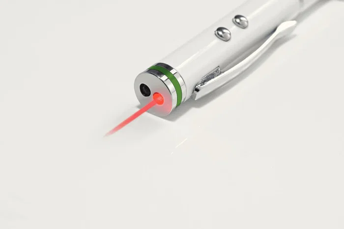 Leitz Stylus 4 en 1 Complete - Bolígrafo, Puntero Láser y Linterna LED Blanco para Pantallas Táctiles - Ref. 64140001 Leitz Stylus 4 en 1 Complete - Bolígrafo, Puntero Láser y Linterna LED Blanco para Pantallas Táctiles - Ref. 64140001