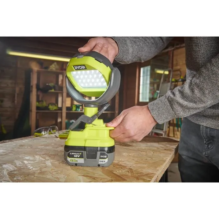 Ryobi Lámpara de alicates de 18V - 900 lúmenes
