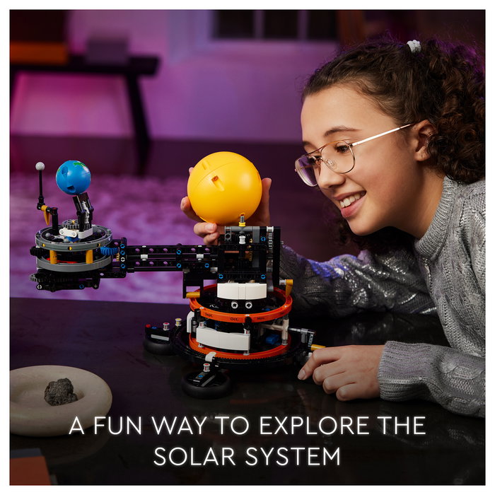 Lego Technic Planeta Tierra y Luna en Órbita 42179