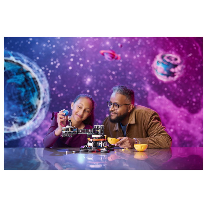 Lego Technic Planeta Tierra y Luna en Órbita 42179