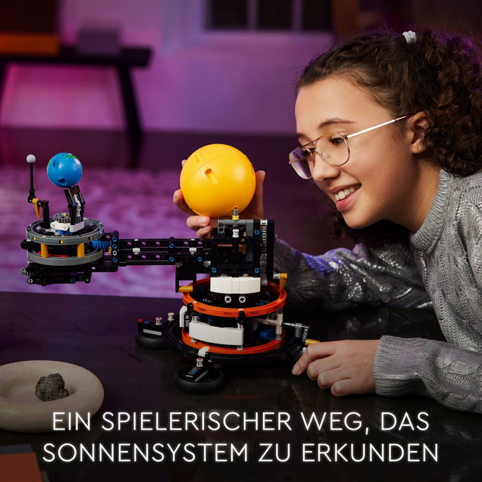 Lego Technic Planeta Tierra y Luna en Órbita 42179