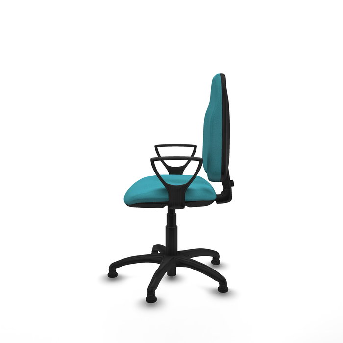 Silla de oficina Algarra con mecanismo Contacto permanente básico tapizada con Tela color Turquesa. Equipada con Base poliamida negra, Brazos fijosy Topes