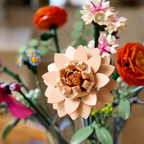 Lego Botanical Ramo de Flores Fantasía en Rosa 10342, 749 Piezas, Decoración Floral, Regalo para Amantes de la Naturaleza