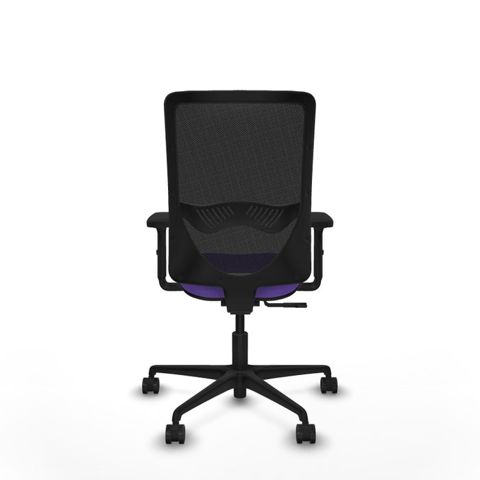 Silla de oficina Zulema con mecanismo Sincro tapizada con Tela color Lila y malla color Negro. Equipada con lumbar 1D, Brazos 2D y Ruedas 65mm nailon