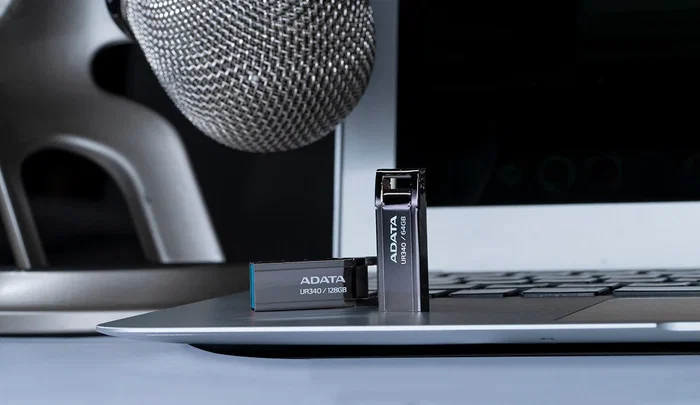 ADATA UR340 USB 64 GB USB Tipo-A 3.2 Gen 2, Velocidad de Lectura 100 MB/s, Negro Metal