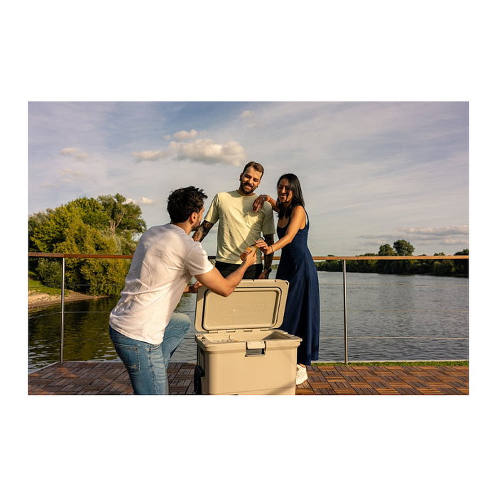 Coleman Pro 45QT Cooler Box Blanco