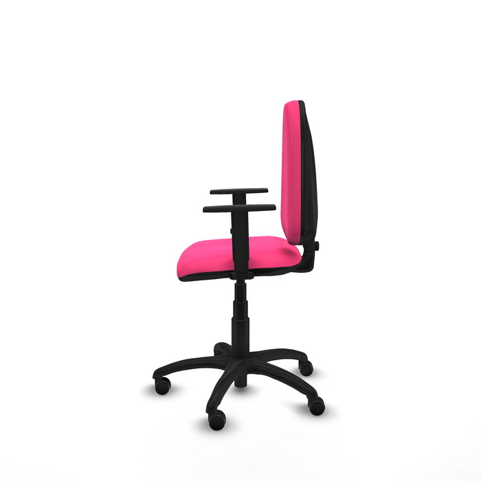 Silla de oficina Aýna con mecanismo Contacto permanente básico tapizada con Similpiel color Rosa. Equipada con Base poliamida negra, Brazos 1D y Ruedas de parqué