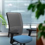 PIQUERAS Y CRESPO Silla de oficina Zulema con mecanismo Sincro/Traslack, Azul cielo y Negro