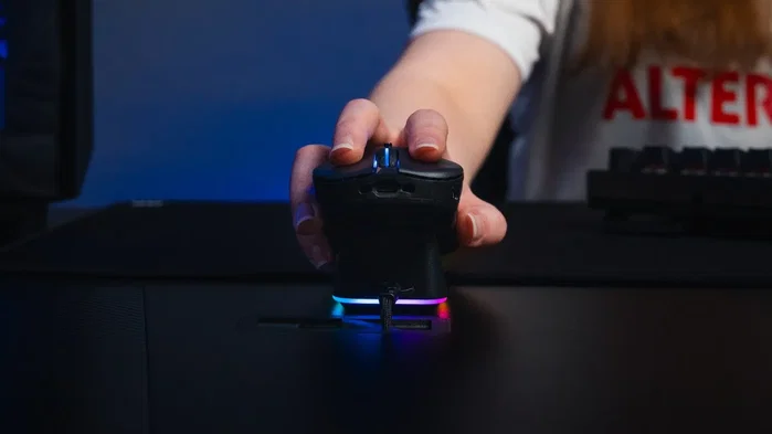 ENDORFY LIV Plus Wireless Ratón Gaming Ultraligero con Sensor PixArt PAW3395 26000DPI y Base de Carga