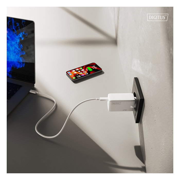 Digitus Cargador USB GaN 67W con 2 Puertos USB-C y 1 USB-A, Carga Rápida, Interior, Blanco, Máximo 3 Dispositivos