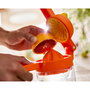 Joseph Joseph JuiceMax Plus Exprimidor de Cítricos con Taza Medidora, Naranja