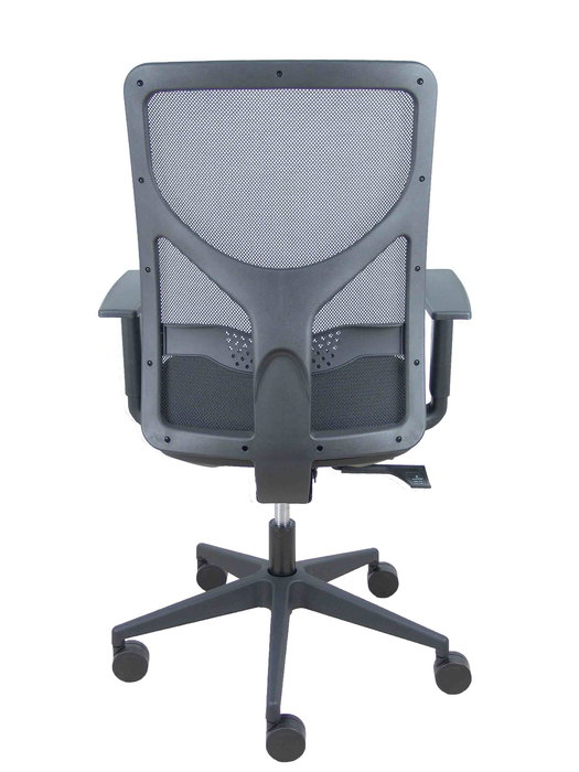 Silla de oficina Motilla con mecanismo Sincro/Traslack tapizada con Tela color Negro. Equipada con lumbar 1D, Brazos 1D y Ruedas 65mm nailon