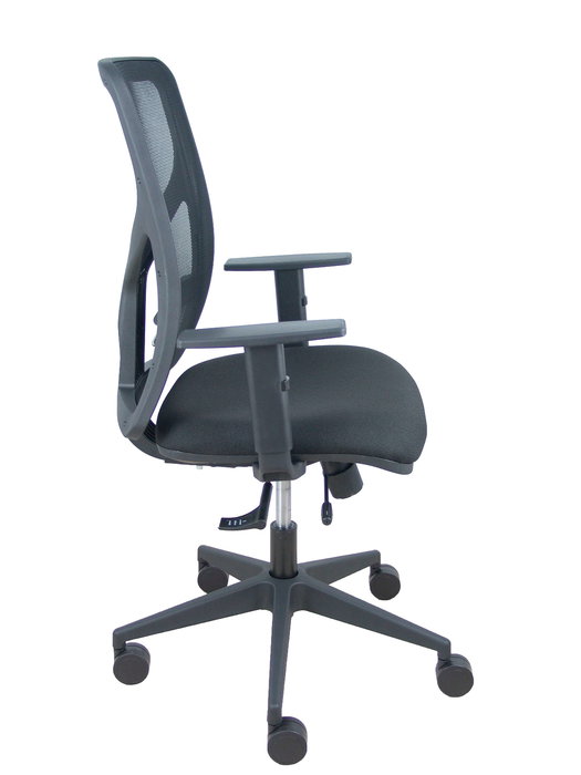 Silla de oficina Motilla con mecanismo Sincro/Traslack tapizada con Tela color Negro. Equipada con lumbar 1D, Brazos 1D y Ruedas 65mm nailon