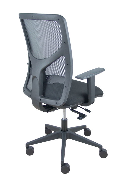 Silla de oficina Motilla con mecanismo Sincro/Traslack tapizada con Tela color Negro. Equipada con lumbar 1D, Brazos 1D y Ruedas 65mm nailon