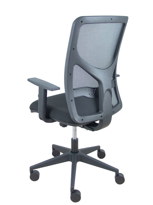Silla de oficina Motilla con mecanismo Sincro/Traslack tapizada con Tela color Negro. Equipada con lumbar 1D, Brazos 1D y Ruedas 65mm nailon