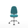 Silla de oficina Algarra con mecanismo Contacto permanente básico tapizada con Tela color Turquesa. Equipada con Base cromada, Sin brazos y Ruedas de parqué
