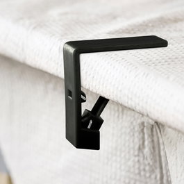 Je cherche une Idee Juego de 4 Pinzas Mantel Antideslizante para Mesa - Fijan el Mantel y Evitan que se Mueva o Vuele
