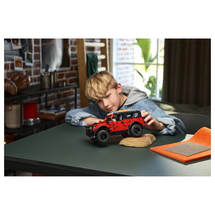 LEGO Technic Ford Bronco Offroader 42213