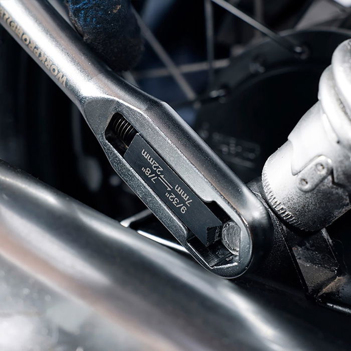 Workpro Llave Ajustable Universal, Acero Cromo Vanadio Forjado, Medida 7-22 mm, Para Pernos Redondeados, Textura Antideslizante