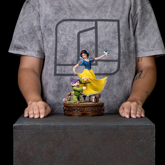 Iron Studios Snow White and Dopey Estatua Art Scale 1/10