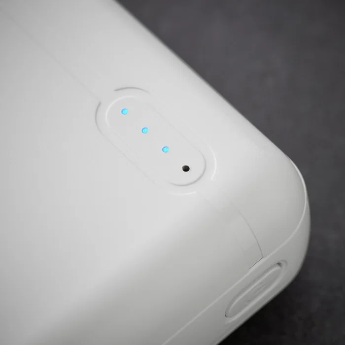 Intenso XS20000 Powerbank 20000 mAh Litio Blanco con Pantalla LED, USB-C y Micro-USB, Incluye Cable USB-A a Tipo-C 7313552