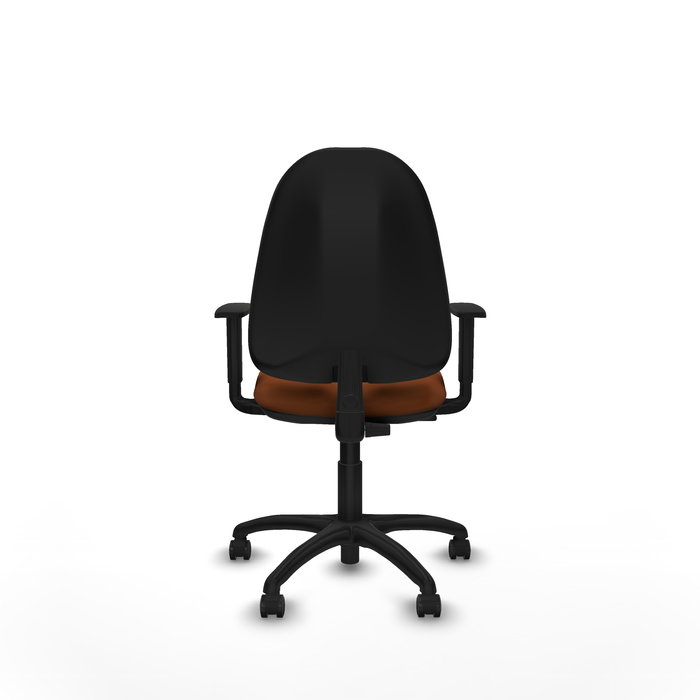 Silla de oficina Algarra con mecanismo Contacto permanente básico tapizada con Similpiel color Marrón. Equipada con Base poliamida negra, Brazos 1D y Ruedas de parqué