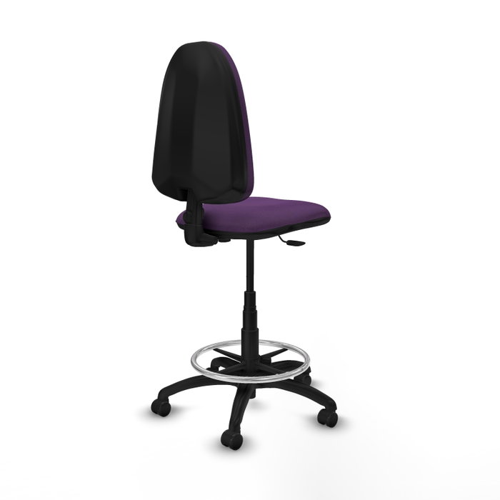 Taburete Aýna con mecanismo Contacto permanente básico tapizada con Tela color Morado. Equipado con Base poliamida negra, Sin brazos y Ruedas de parqué