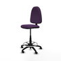 Taburete Aýna con mecanismo Contacto permanente básico tapizada con Tela color Morado. Equipado con Base poliamida negra, Sin brazos y Ruedas de parqué