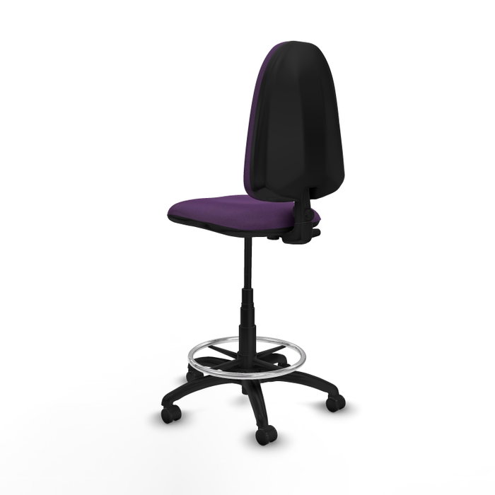 Taburete Aýna con mecanismo Contacto permanente básico tapizada con Tela color Morado. Equipado con Base poliamida negra, Sin brazos y Ruedas de parqué