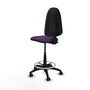 Taburete Aýna con mecanismo Contacto permanente básico tapizada con Tela color Morado. Equipado con Base poliamida negra, Sin brazos y Ruedas de parqué