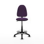 Taburete Aýna con mecanismo Contacto permanente básico tapizada con Tela color Morado. Equipado con Base poliamida negra, Sin brazos y Ruedas de parqué