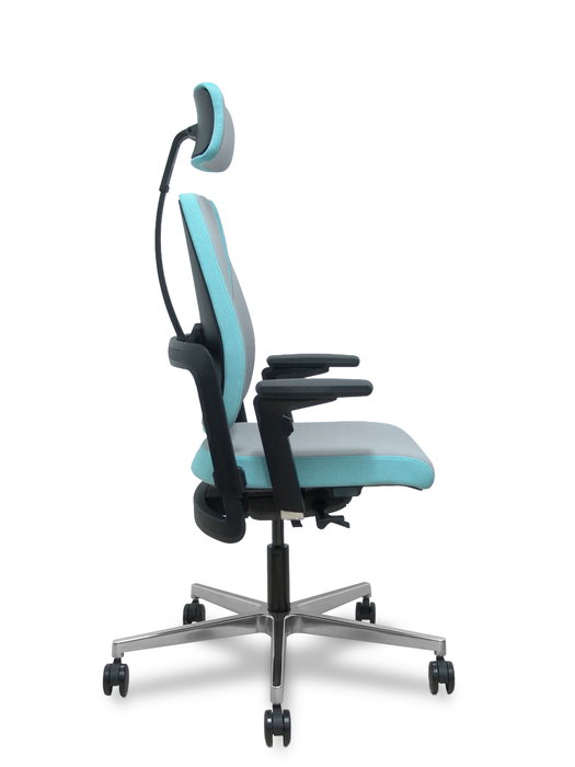 Silla de oficina Xilium con mecanismo Sincro/Traslack tapizada con Tela color Gris. Equipada con Base aluminio, Brazos 4D, Cabecero 2D y Ruedas 65mm autofrenantes