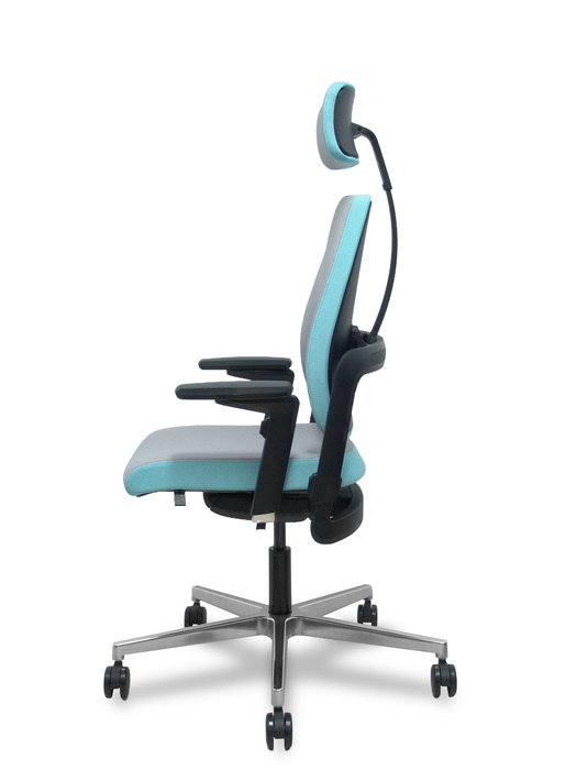 Silla de oficina Xilium con mecanismo Sincro/Traslack tapizada con Tela color Gris. Equipada con Base aluminio, Brazos 4D, Cabecero 2D y Ruedas 65mm autofrenantes