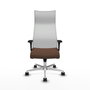 Sillón Albacete con mecanismo Sincro tapizada con Tela color Marrón oscuro y malla color Blanco. Equipado con Base aluminio, Brazos 1D y Ruedas 65mm nailon