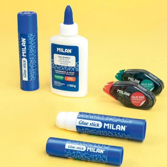 Milan Pegamento en Barra Multiusos 8g - Caja de 24 Unidades Milan Pegamento en Barra Multiusos 8g - Caja de 24 Unidades