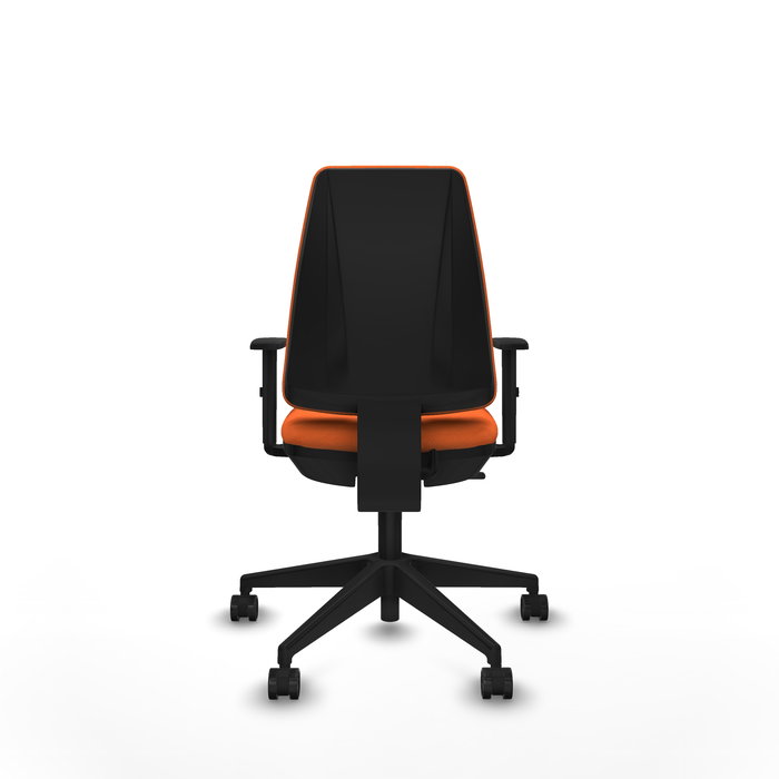 Silla de oficina Elche con mecanismo Contacto permanente básico tapizada con Tela color Naranja. Equipada con Base piramidal negra, Brazos 1D y Ruedas 65mm nailon