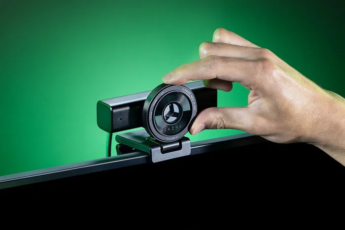 Razer Kiyo V2 Webcam 4K Ultra HD Negro (RZ19-05370100-R3M1) lifecyle