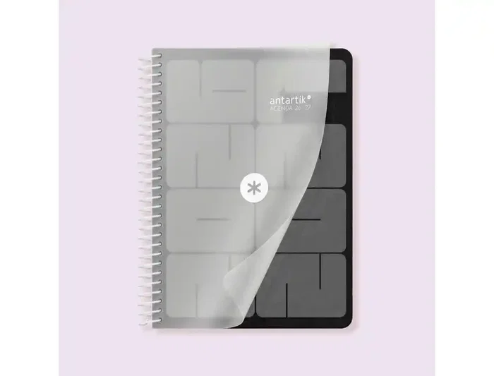 Antartik Essentials Agenda Escolar 26-27 Espiral, Día Página A5+, Papel FSC 80g, Interior Bilingüe, Color Negro