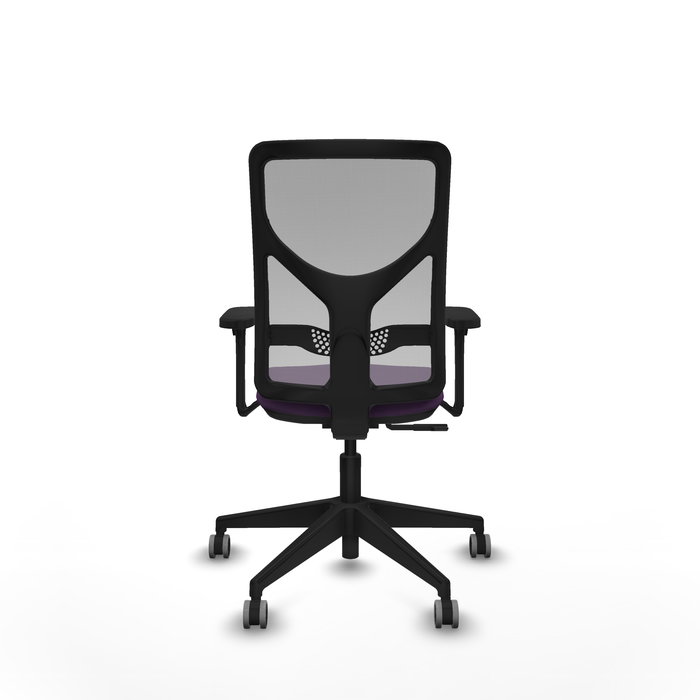 Silla de oficina Motilla con mecanismo Sincro tapizada con Tela color Morado y malla color Gris. Equipada con lumbar 1D, Brazos 3D y Ruedas 65 mm parqué