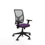 Silla de oficina Motilla con mecanismo Sincro tapizada con Tela color Morado y malla color Gris. Equipada con lumbar 1D, Brazos 3D y Ruedas 65 mm parqué