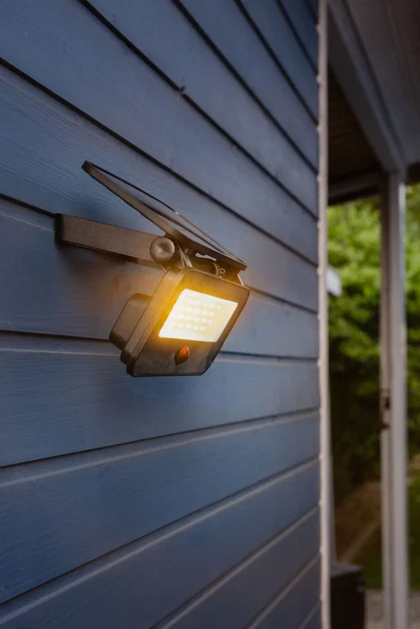 Galix G2610 Foco Solar de Pared con Sensor de Movimiento, 1200 Lúmenes, Muy Luminoso