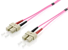 Equip 255522 Cable de Fibra Óptica OM4 Multimodo 2m SC/SC 50/125µm, Chaqueta LSZH Libre de Halógenos, Color Violeta