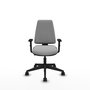 Silla de oficina Elche con mecanismo Contacto permanente básico tapizada con Tela color Gris claro. Equipada con Base piramidal negra, Brazos 1D y Ruedas 65mm nailon