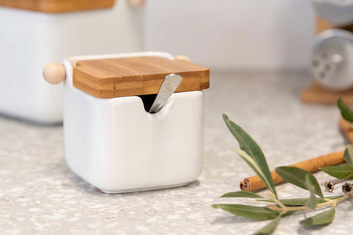 Vessia Azucarero de Cerámica Blanco con Tapa de Bambú, Capacidad 190 ml, Dimensiones 10x8x7.5 cm, Incluye Cucharilla (Set de 6)